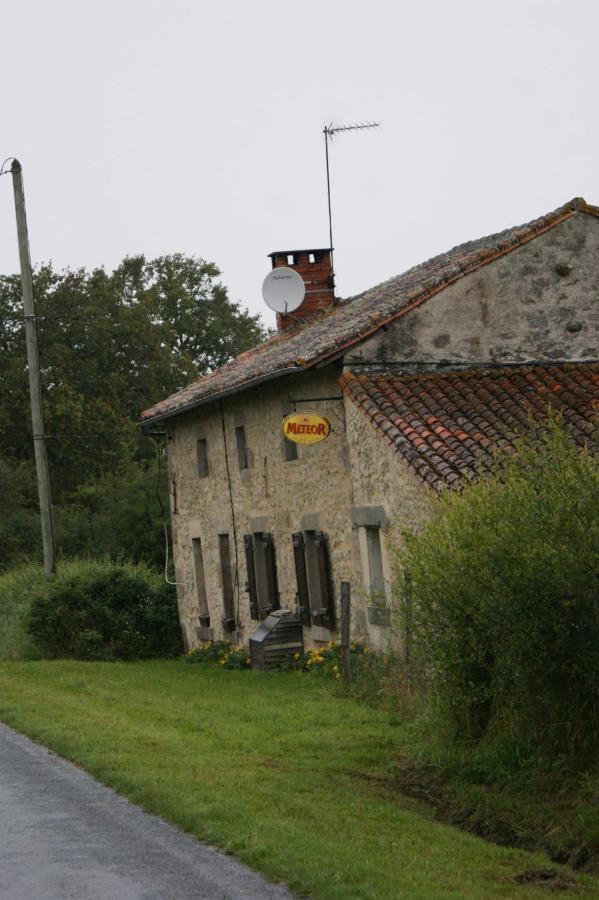 Chez Gondat Chambre D'Hotes Saint-Martial-sur-Isop Eksteriør bilde